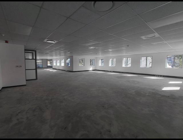 1,013M² OFFICE TO LET IN BRYANSTON